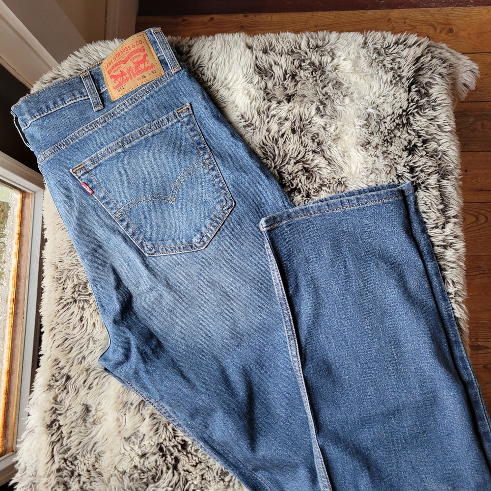 38/32 NWOT mens Levi's